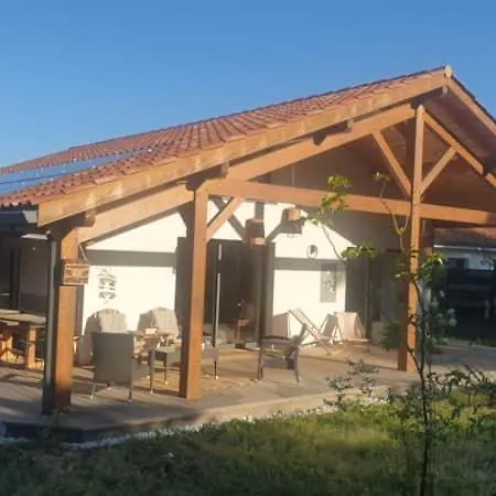 Charmante Maison En Bois * Leon