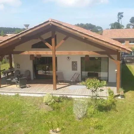 Casa de Férias Charmante Maison En Bois Léon